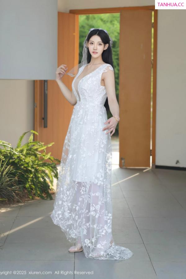   [XiuRen]高清写真图 2025.08.18 No.10661 梨霜儿 白色婚纱第4张图片